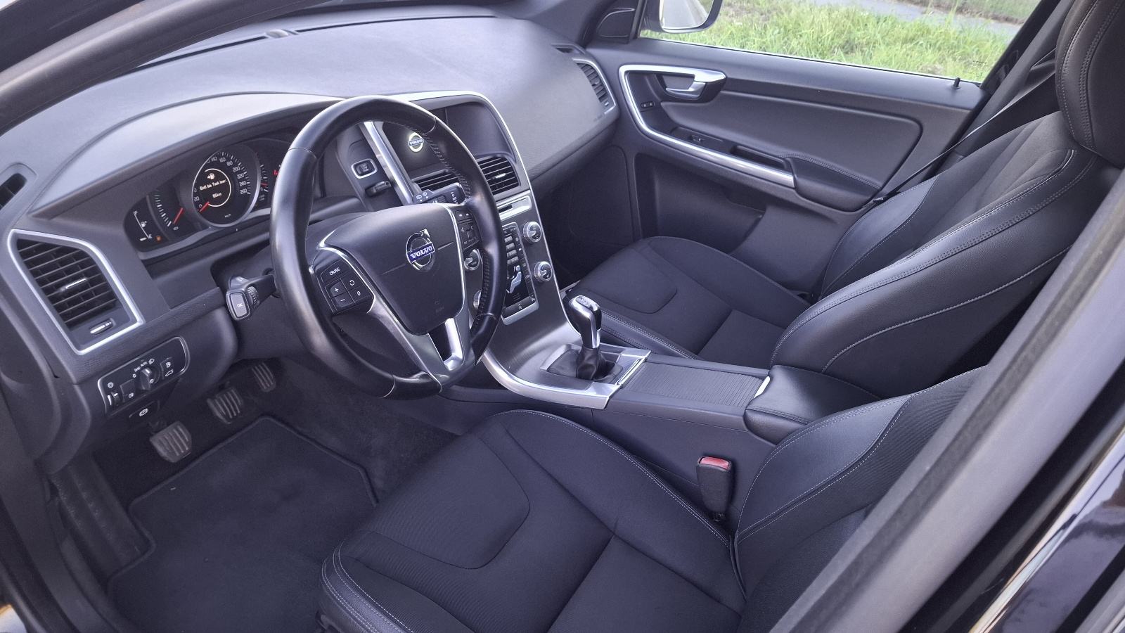 Volvo XC60 FWD D4, fotografija 13