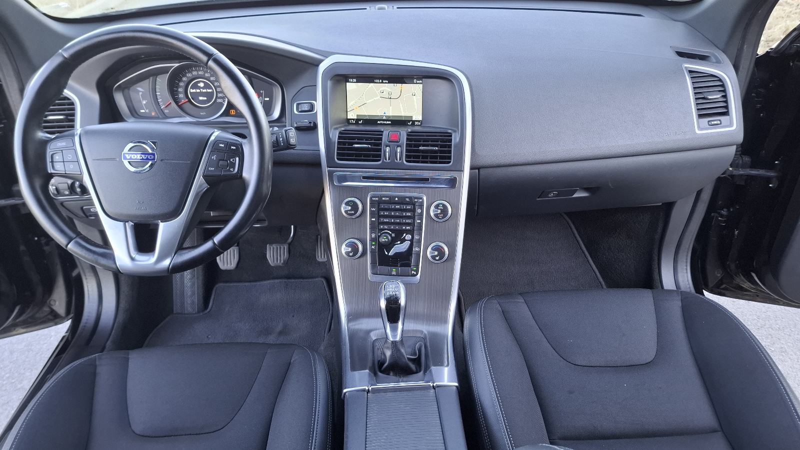 Volvo XC60 FWD D4, fotografija 11