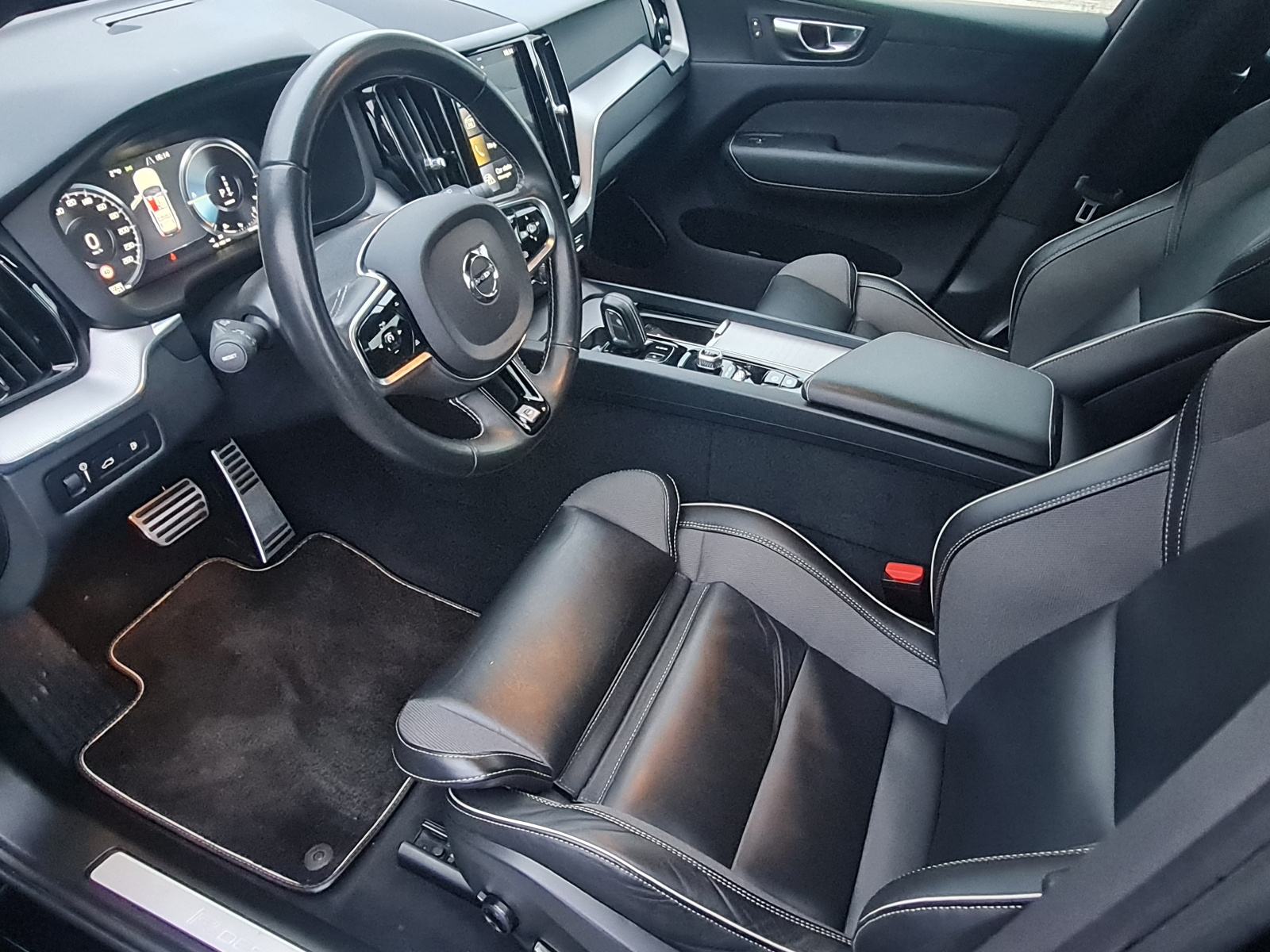 Volvo XC60 T8 AWD TWIN ENGINE R-DESIGN --2020.g.--50.400km--, fotografija 8