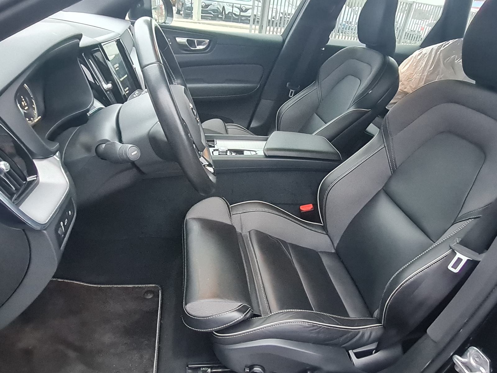 Volvo XC60 T8 AWD TWIN ENGINE R-DESIGN --2020.g.--50.400km--, fotografija 9