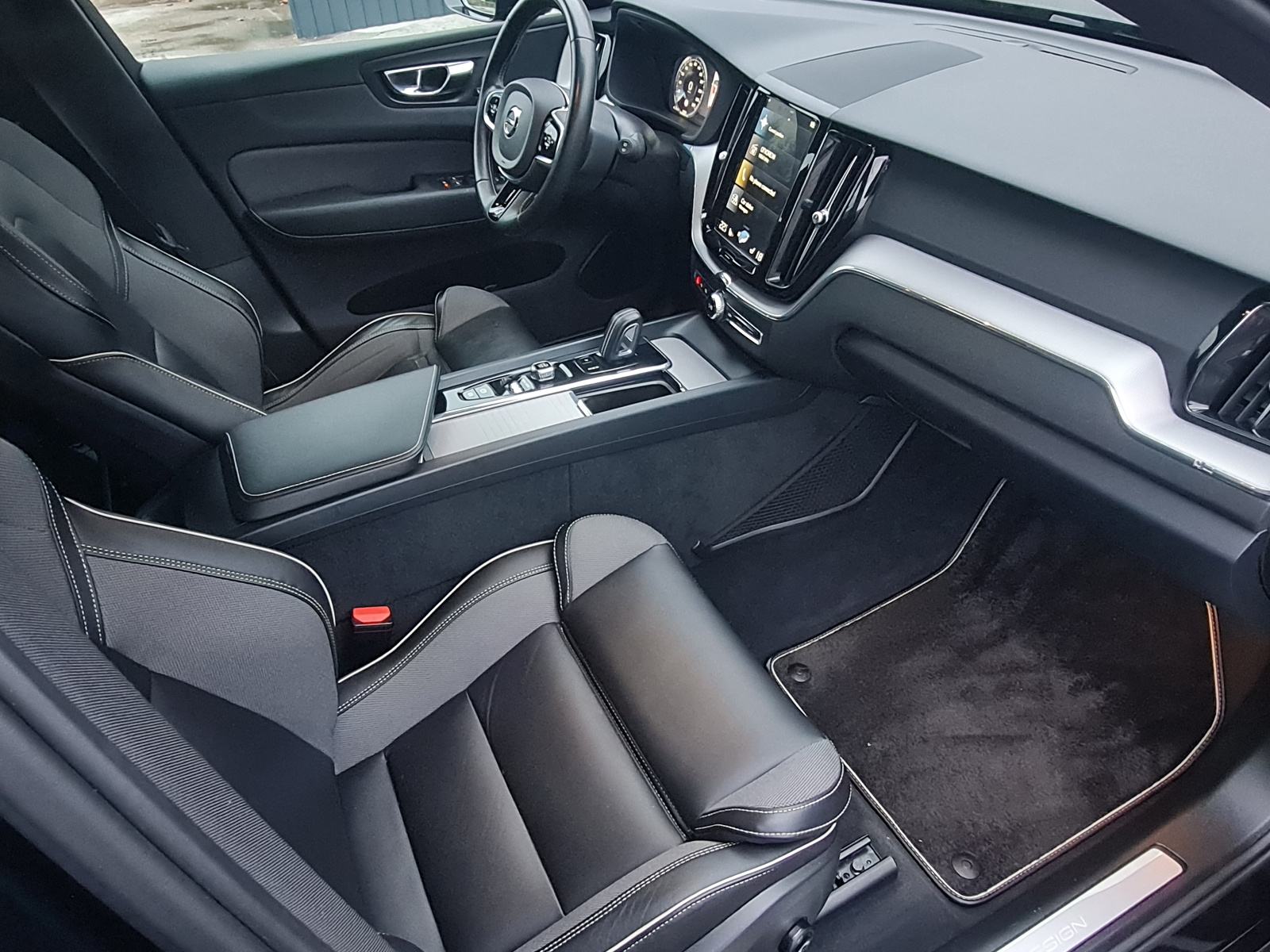 Volvo XC60 T8 AWD TWIN ENGINE R-DESIGN --2020.g.--50.400km--, fotografija 11