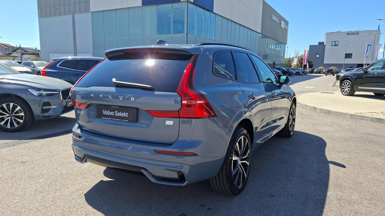 Volvo XC60 T8 AWD Ultimate Dark, NAV, KAMERA, TEMPOMAT, JAMSTVO, fotografija 7