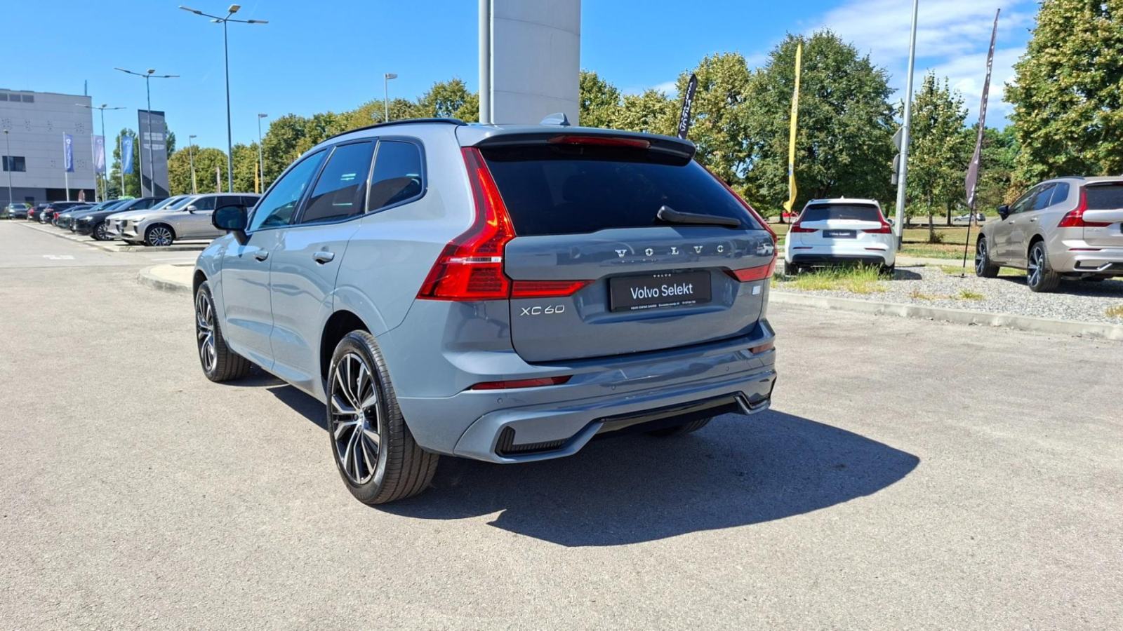 Volvo XC60 T8 AWD Ultimate Dark, NAV, KAMERA, TEMPOMAT, JAMSTVO, fotografija 9