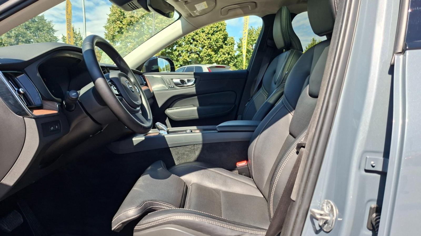 Volvo XC60 T8 AWD Ultimate Dark, NAV, KAMERA, TEMPOMAT, JAMSTVO, fotografija 15