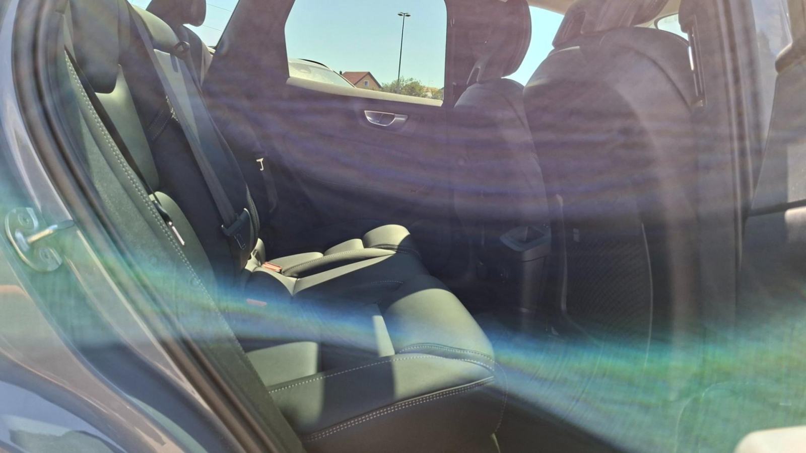 Volvo XC60 T8 AWD Ultimate Dark, NAV, KAMERA, TEMPOMAT, JAMSTVO, fotografija 18