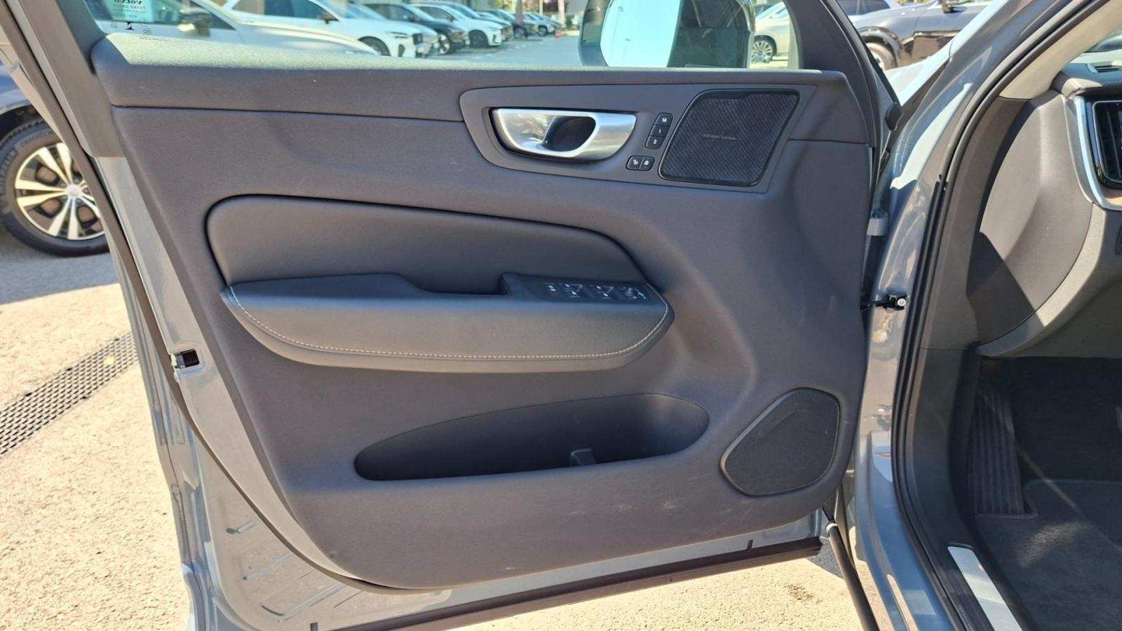 Volvo XC60 T8 AWD Ultimate Dark, NAV, KAMERA, TEMPOMAT, JAMSTVO, fotografija 19