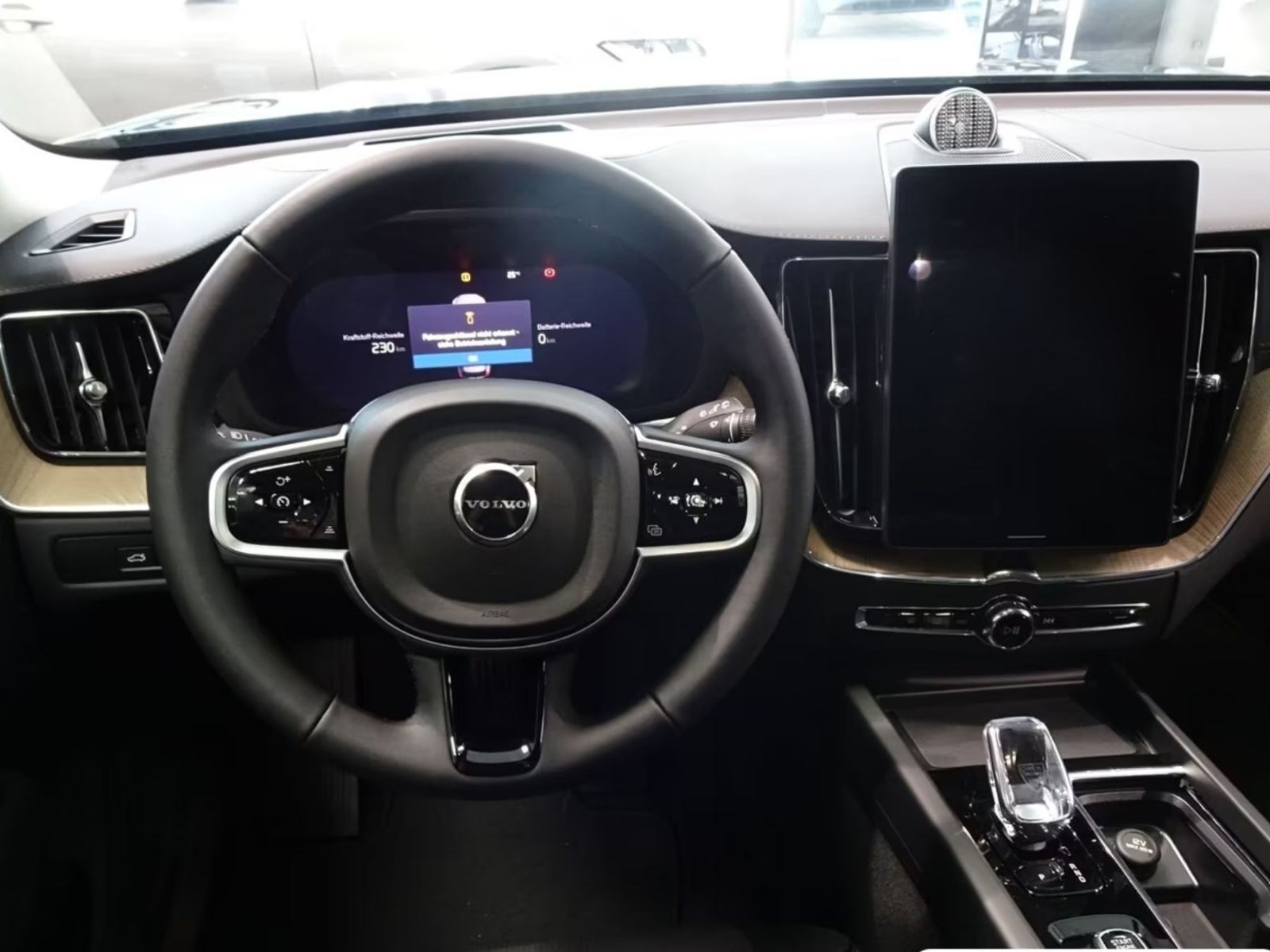 Volvo XC60 T8 AWD Ultra Dark Plug-In Hybrid, fotografija 4