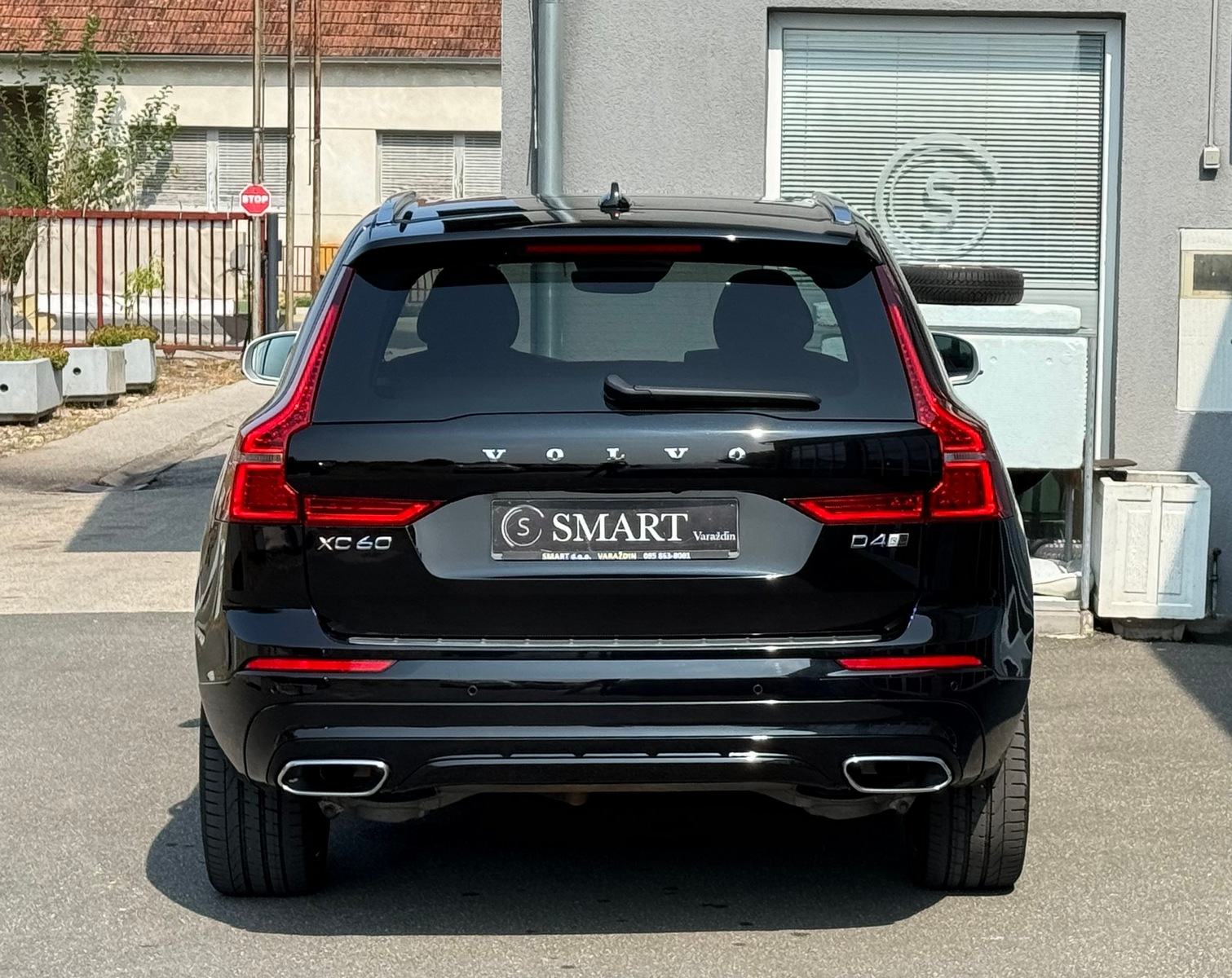 Volvo XC60 AWD D4 Aut. , R-DESIGN, PANORAMA, fotografija 8