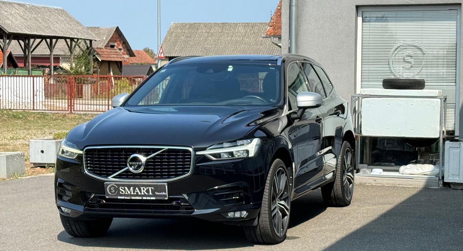 Volvo XC60 AWD D4 Aut. , R-DESIGN, PANORAMA, fotografija 3