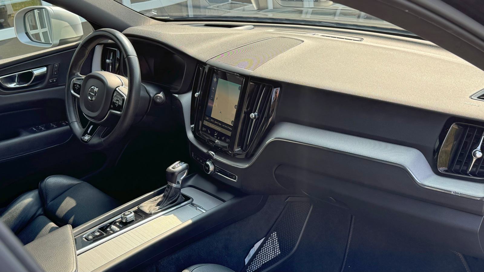 Volvo XC60 AWD D4 Aut. , R-DESIGN, PANORAMA, fotografija 17