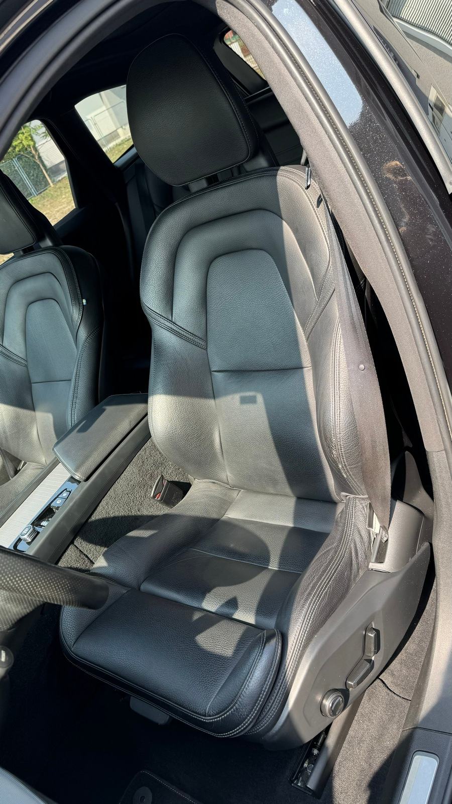 Volvo XC60 AWD D4 Aut. , R-DESIGN, PANORAMA, fotografija 18