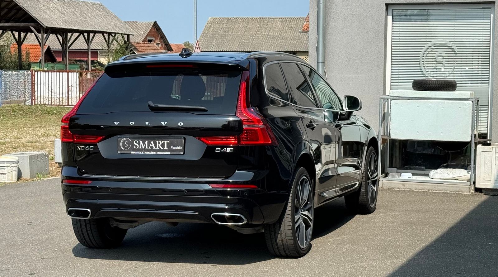 Volvo XC60 AWD D4 Aut. , R-DESIGN, PANORAMA, fotografija 4