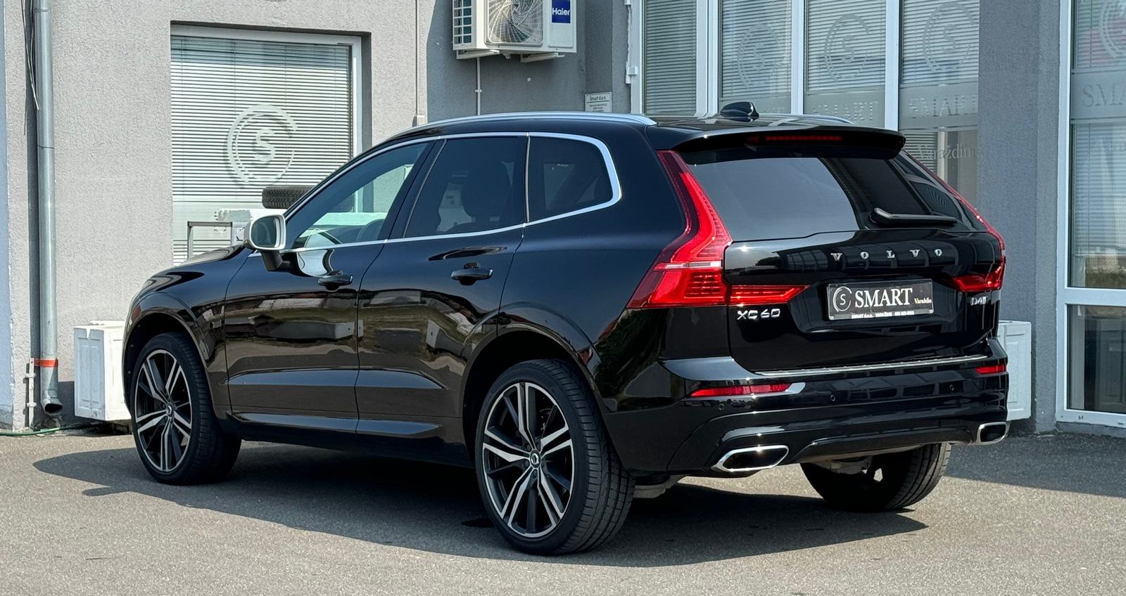 Volvo XC60 AWD D4 Aut. , R-DESIGN, PANORAMA, fotografija 2