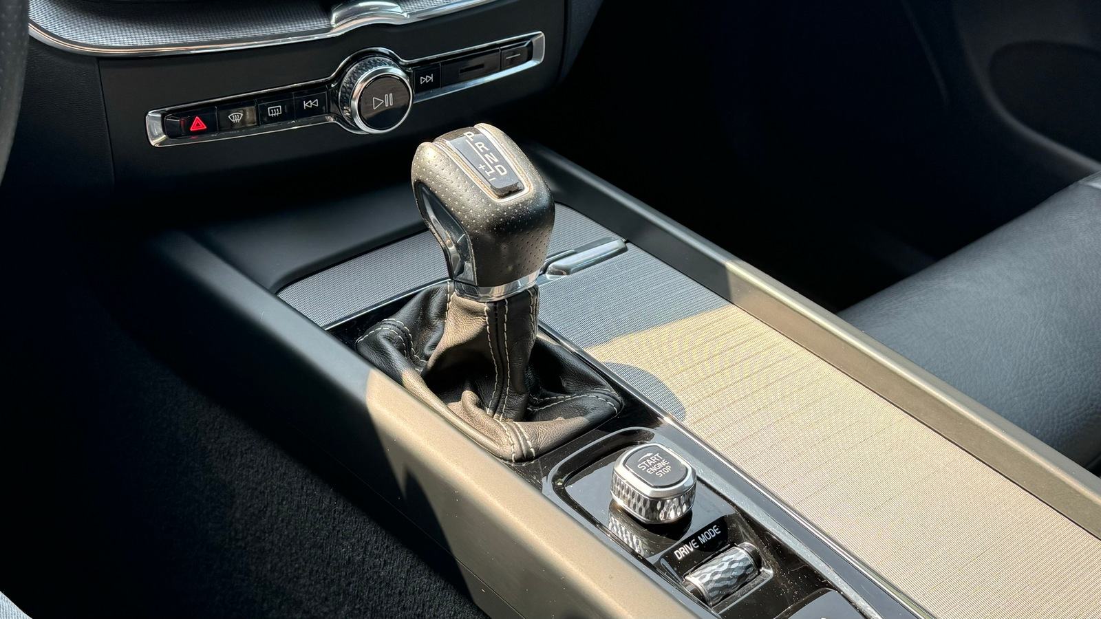 Volvo XC60 AWD D4 Aut. , R-DESIGN, PANORAMA, fotografija 15