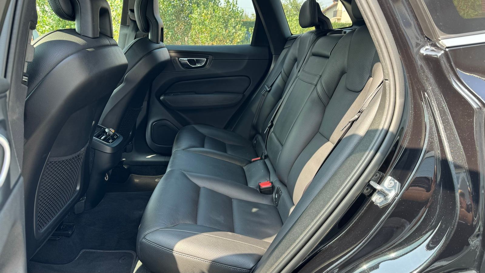 Volvo XC60 AWD D4 Aut. , R-DESIGN, PANORAMA, fotografija 19