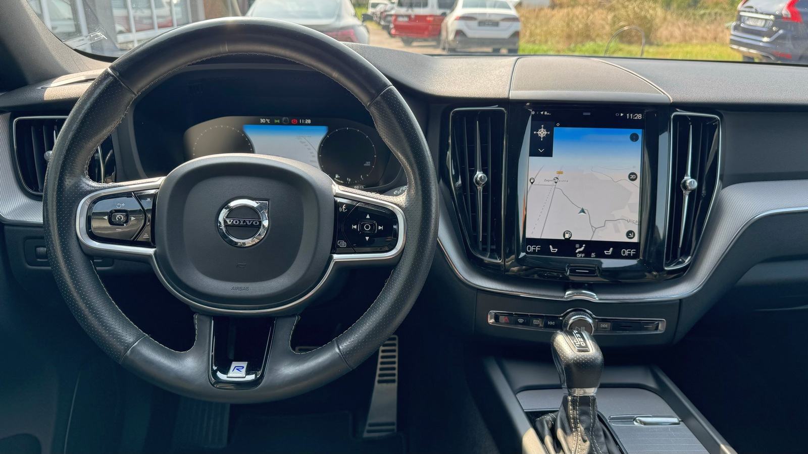 Volvo XC60 AWD D4 Aut. , R-DESIGN, PANORAMA, fotografija 12