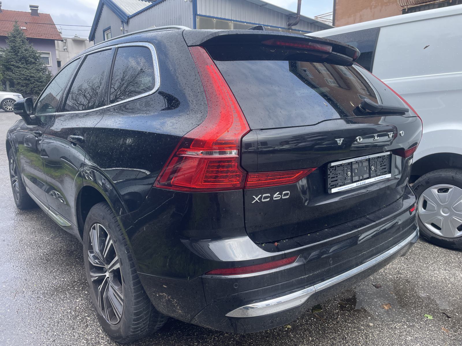 Volvo XC60 B4D AWD Inscription Aut. NIJE UVOZ 1.REG. U RH, fotografija 3