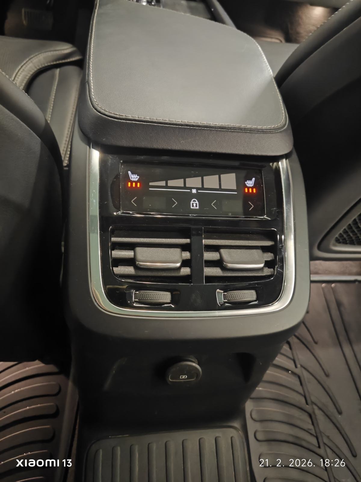 Volvo XC90 T8 455ks PLUG IN HIBRID 4X4/ZRAČNI OVJES/37000km/KAO NOV, fotografija 10