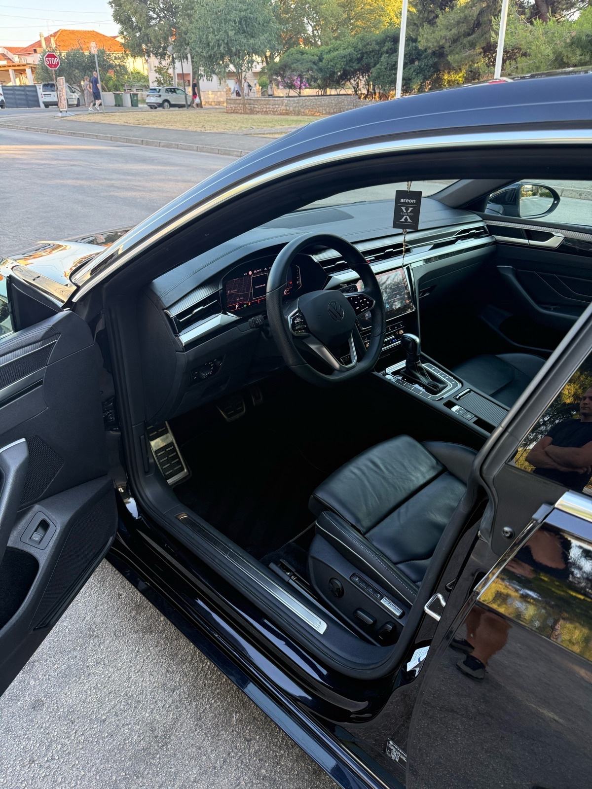 VW Arteon 4Motion R-Line 2021 – Dizel, Crna, Stanje Kao Novo, Reg 2/27, fotografija 5