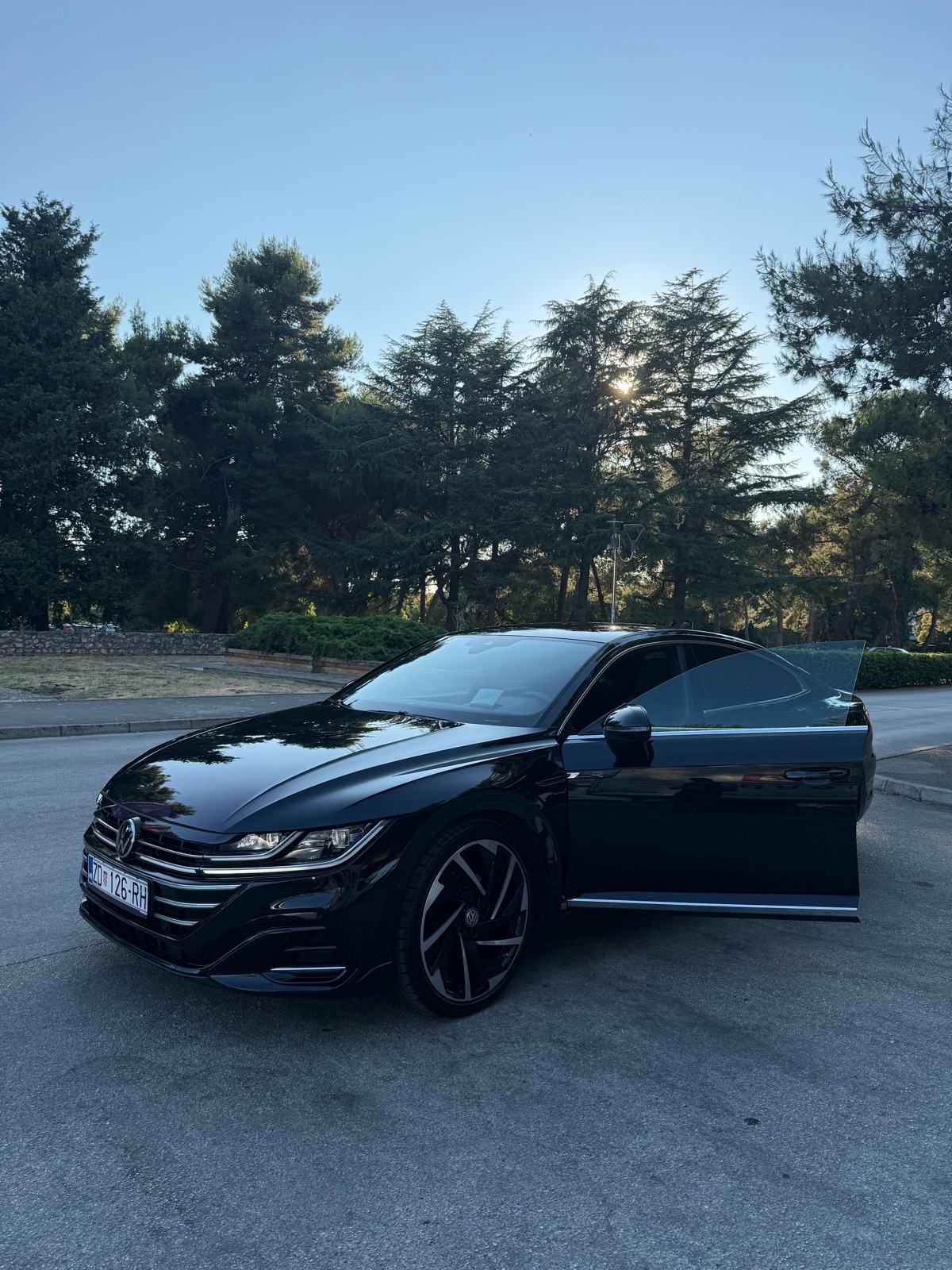 VW Arteon 4Motion R-Line 2021 – Dizel, Crna, Stanje Kao Novo, Reg 2/27, fotografija 7