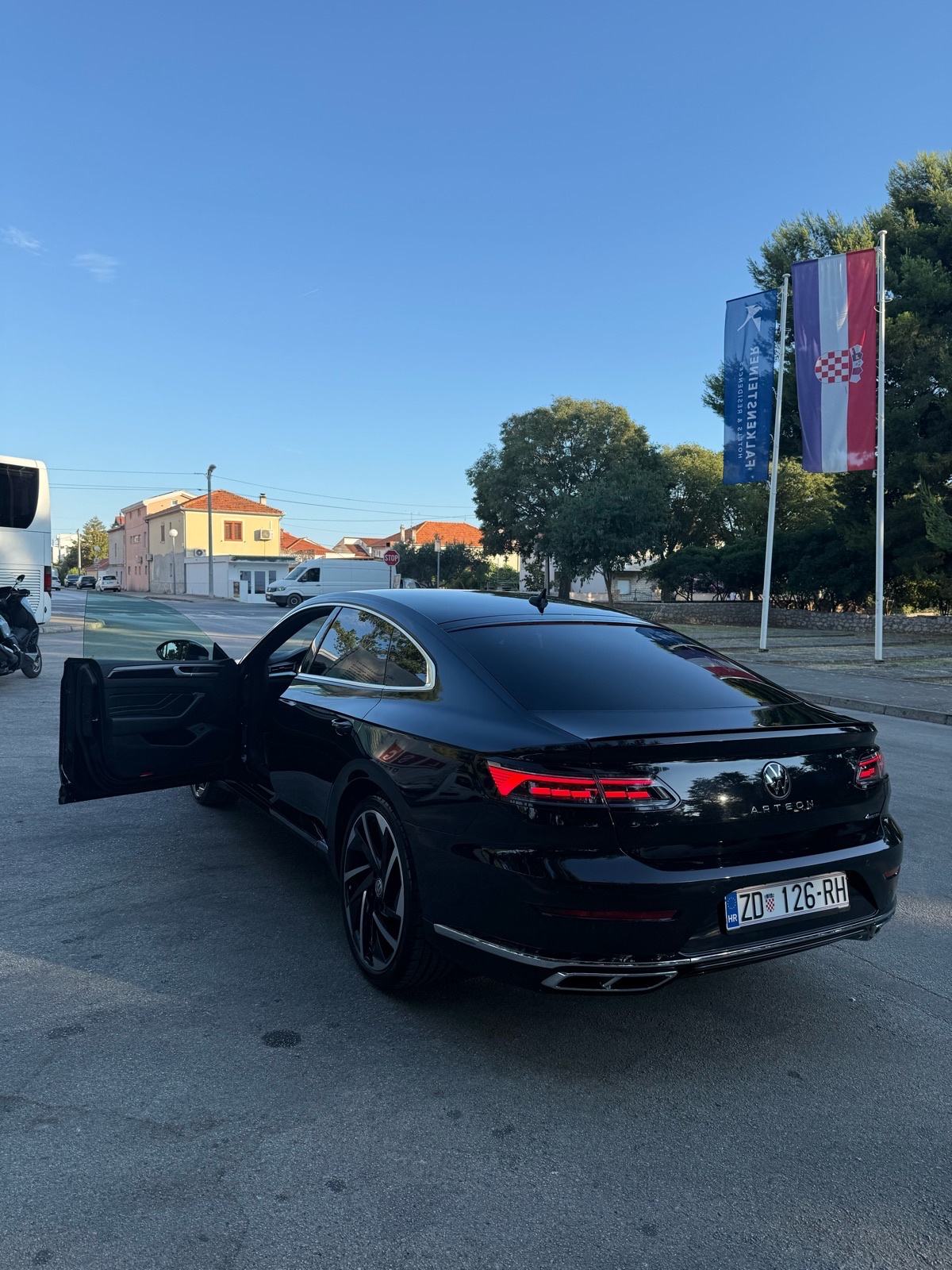 VW Arteon 4Motion R-Line 2021 – Dizel, Crna, Stanje Kao Novo, Reg 2/27, fotografija 8