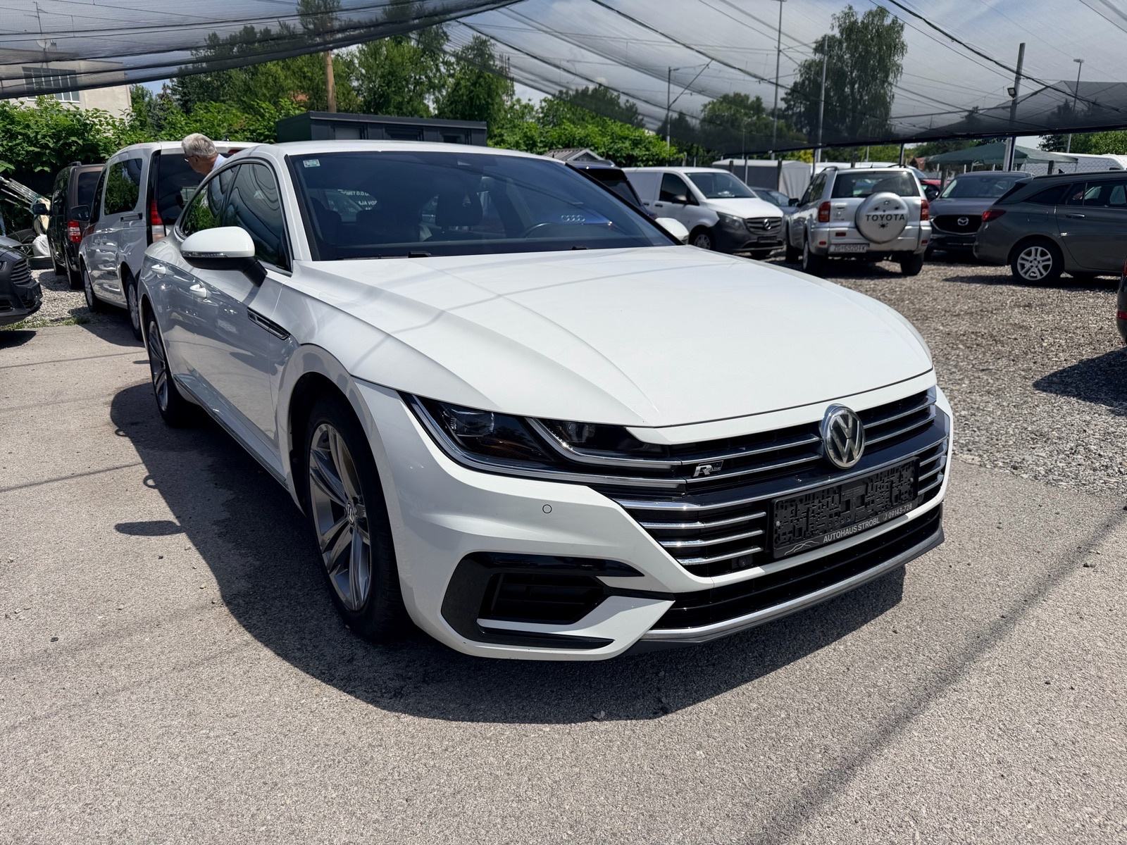 VW Arteon 2,0 TDI R-LINE*ODLIČNO STANJE*SERVISNA*, fotografija 3