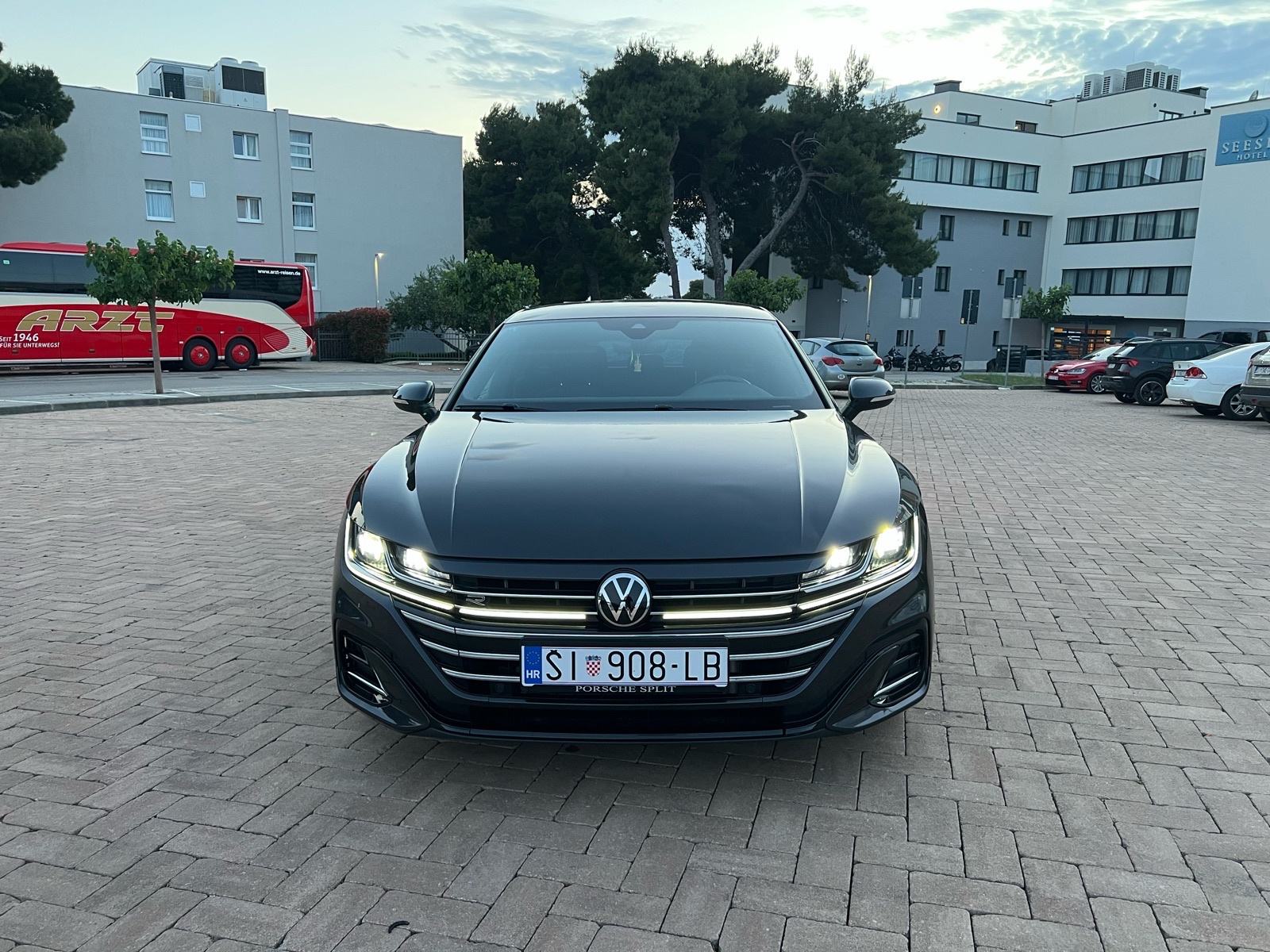 VW ARTEON Shooting brake 2.0.TDI R Line Business+LED, ACC, Ergo com., fotografija 4