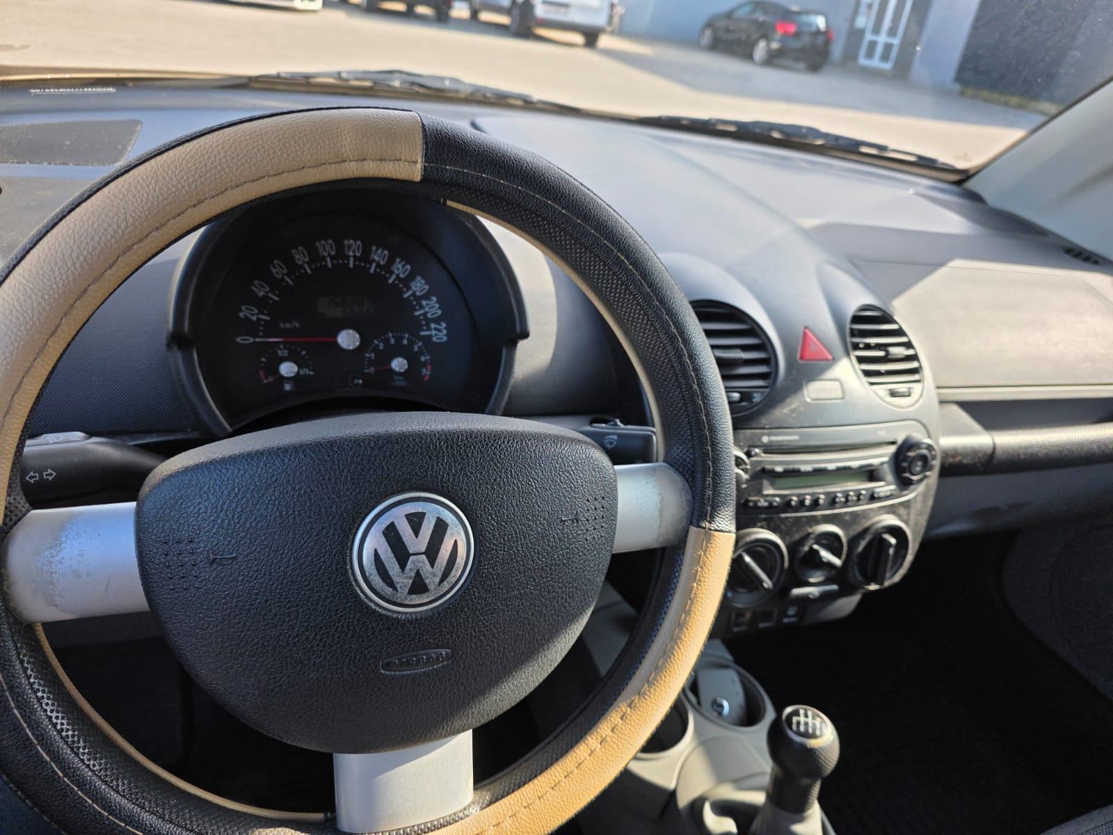 VW Beetle 1,6 Cabrio, fotografija 8