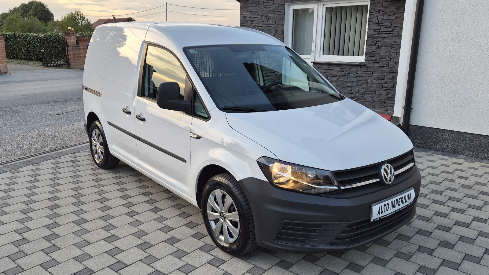 VW Caddy 1,6 TDI - 1.VLASNIK - NIJE UVOZ - VRHUNSKO STANJE -, fotografija 5
