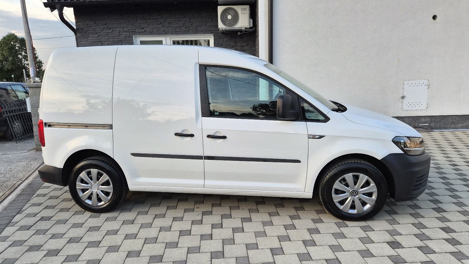 VW Caddy 1,6 TDI - 1.VLASNIK - NIJE UVOZ - VRHUNSKO STANJE -, fotografija 6