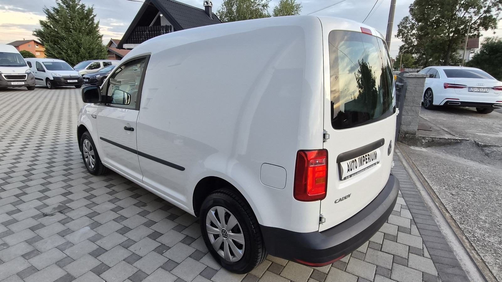 VW Caddy 1,6 TDI - 1.VLASNIK - NIJE UVOZ - VRHUNSKO STANJE -, fotografija 10