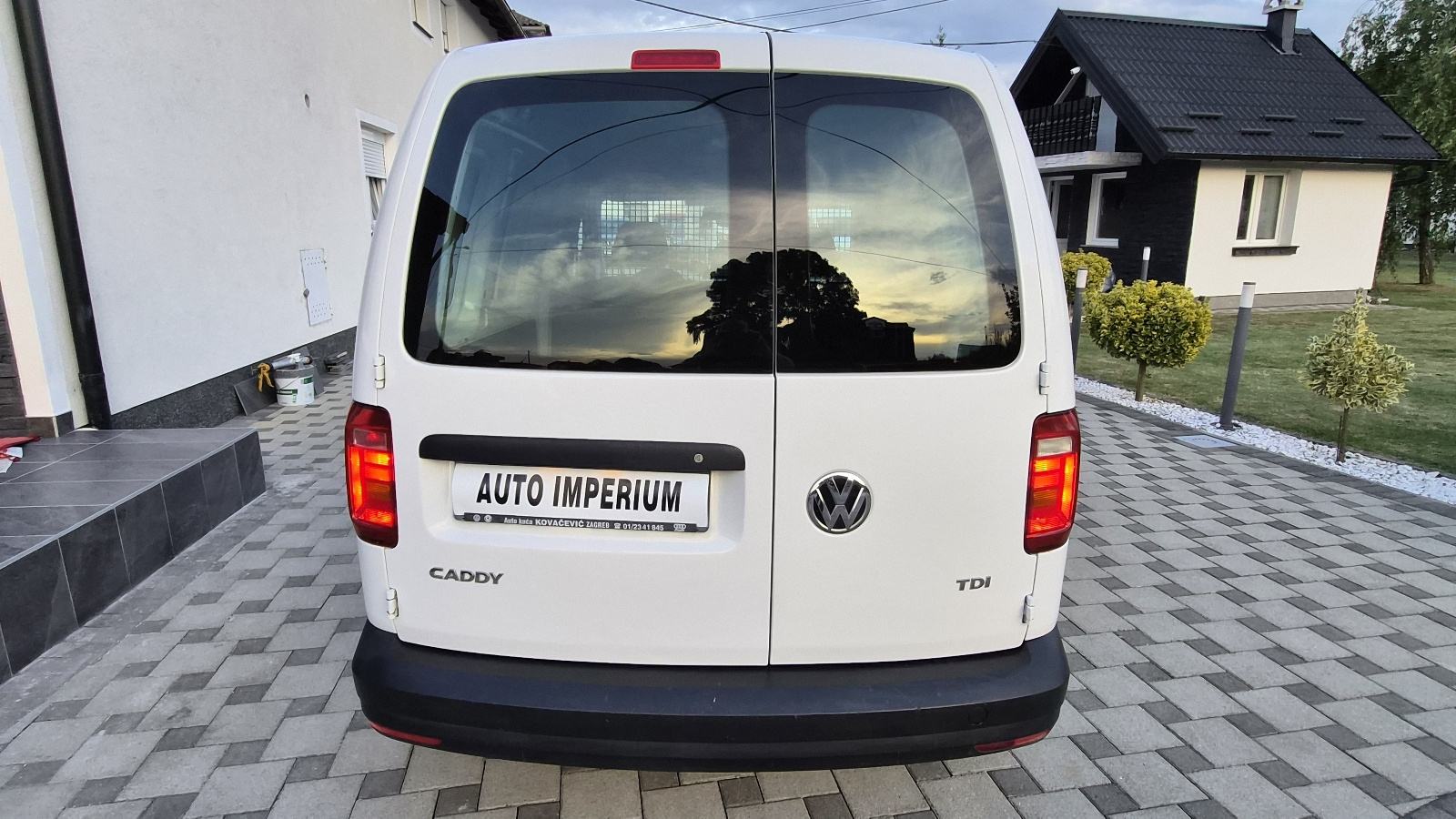 VW Caddy 1,6 TDI - 1.VLASNIK - NIJE UVOZ - VRHUNSKO STANJE -, fotografija 9