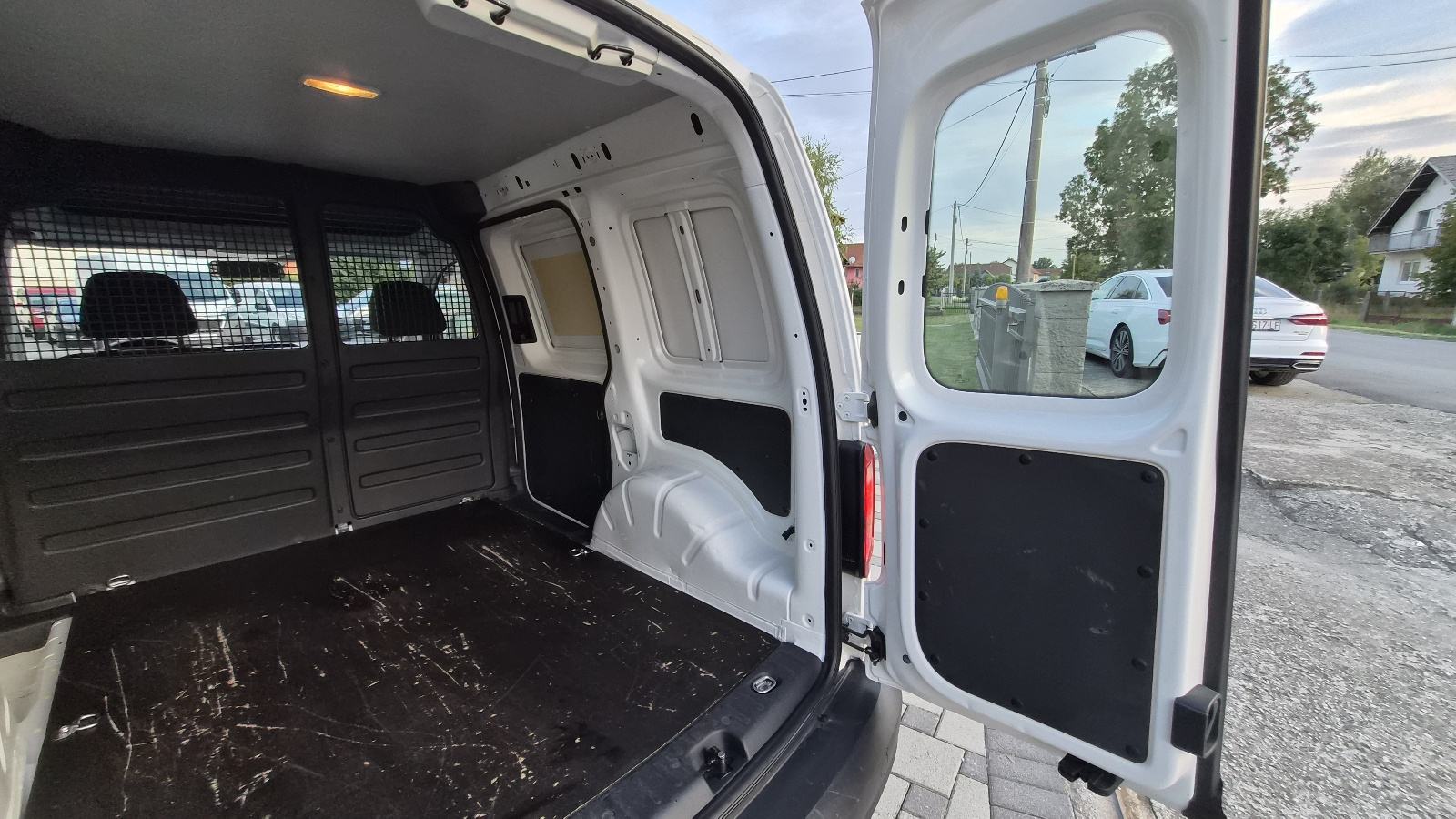 VW Caddy 1,6 TDI - 1.VLASNIK - NIJE UVOZ - VRHUNSKO STANJE -, fotografija 11