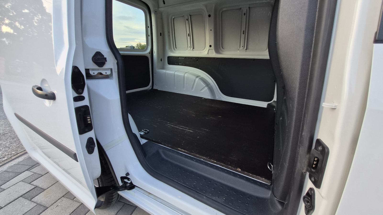 VW Caddy 1,6 TDI - 1.VLASNIK - NIJE UVOZ - VRHUNSKO STANJE -, fotografija 14