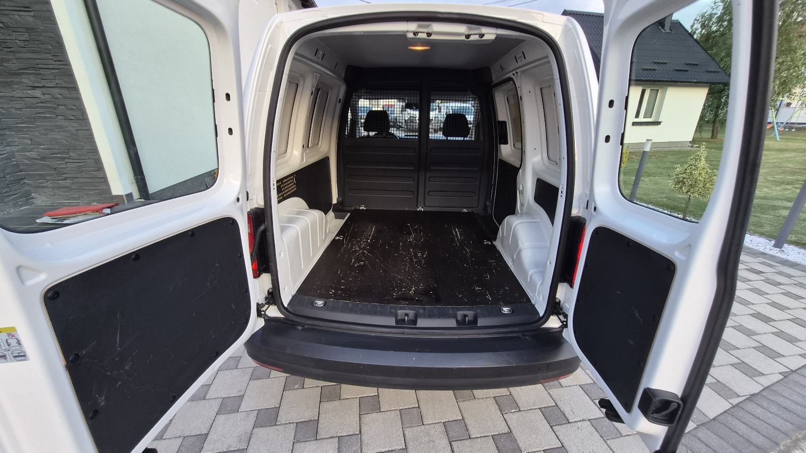VW Caddy 1,6 TDI - 1.VLASNIK - NIJE UVOZ - VRHUNSKO STANJE -, fotografija 13