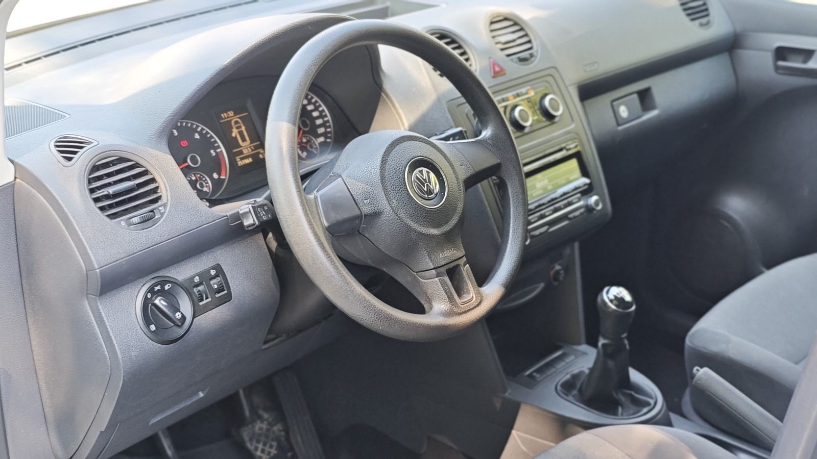VW Caddy 1,6 TDI • 102KS • 2014 •, fotografija 8