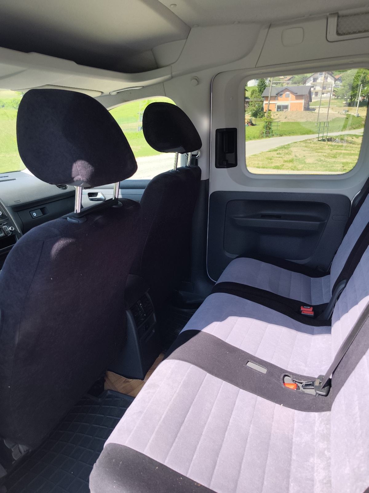 VW Caddy 1.6 TDI – 138.000 km ORIGINAL – PRVI I JEDINI VLASNIK U RH, fotografija 8