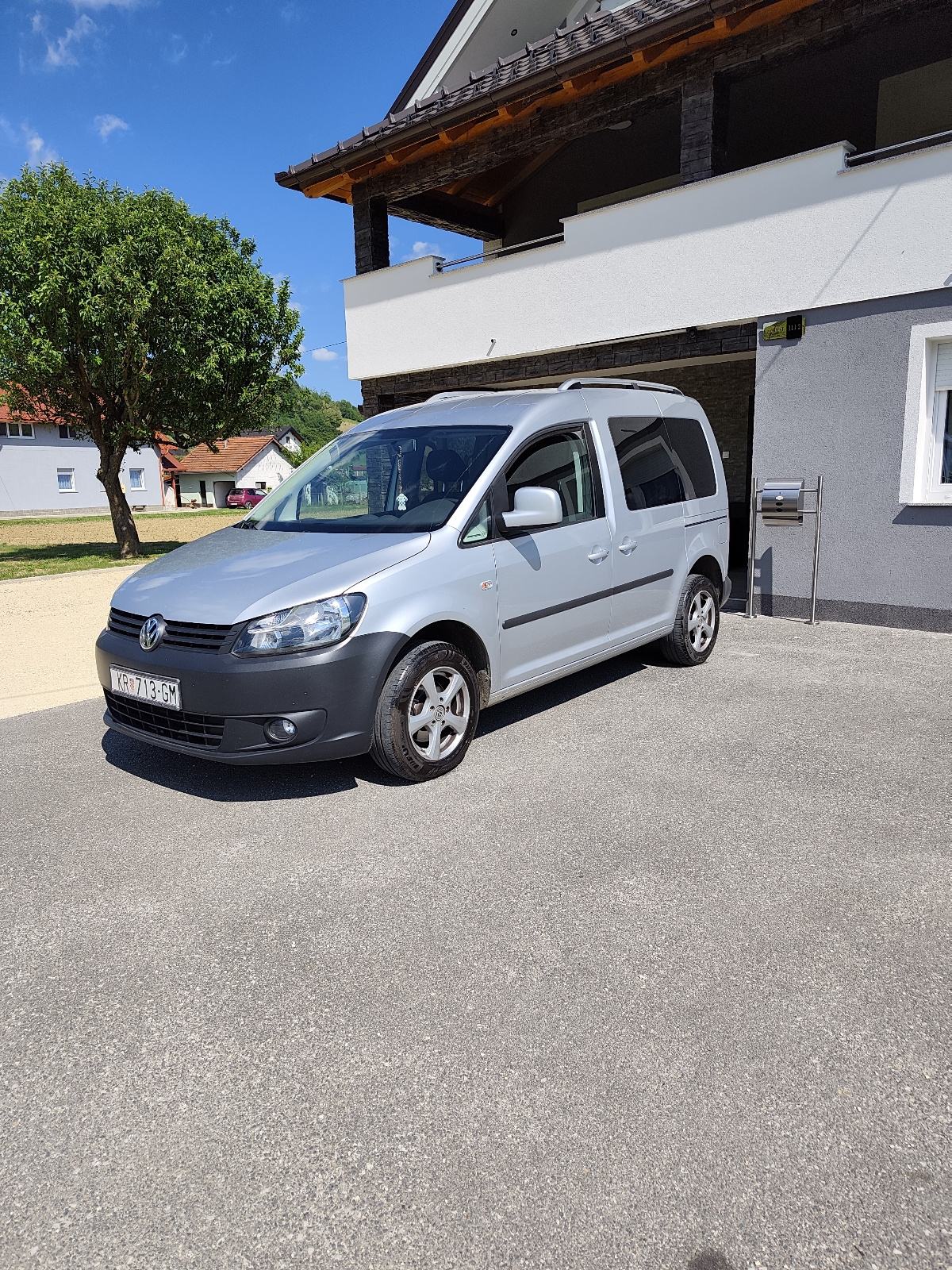 VW Caddy 1.6 TDI – 138.000 km ORIGINAL – PRVI I JEDINI VLASNIK U RH, fotografija 2