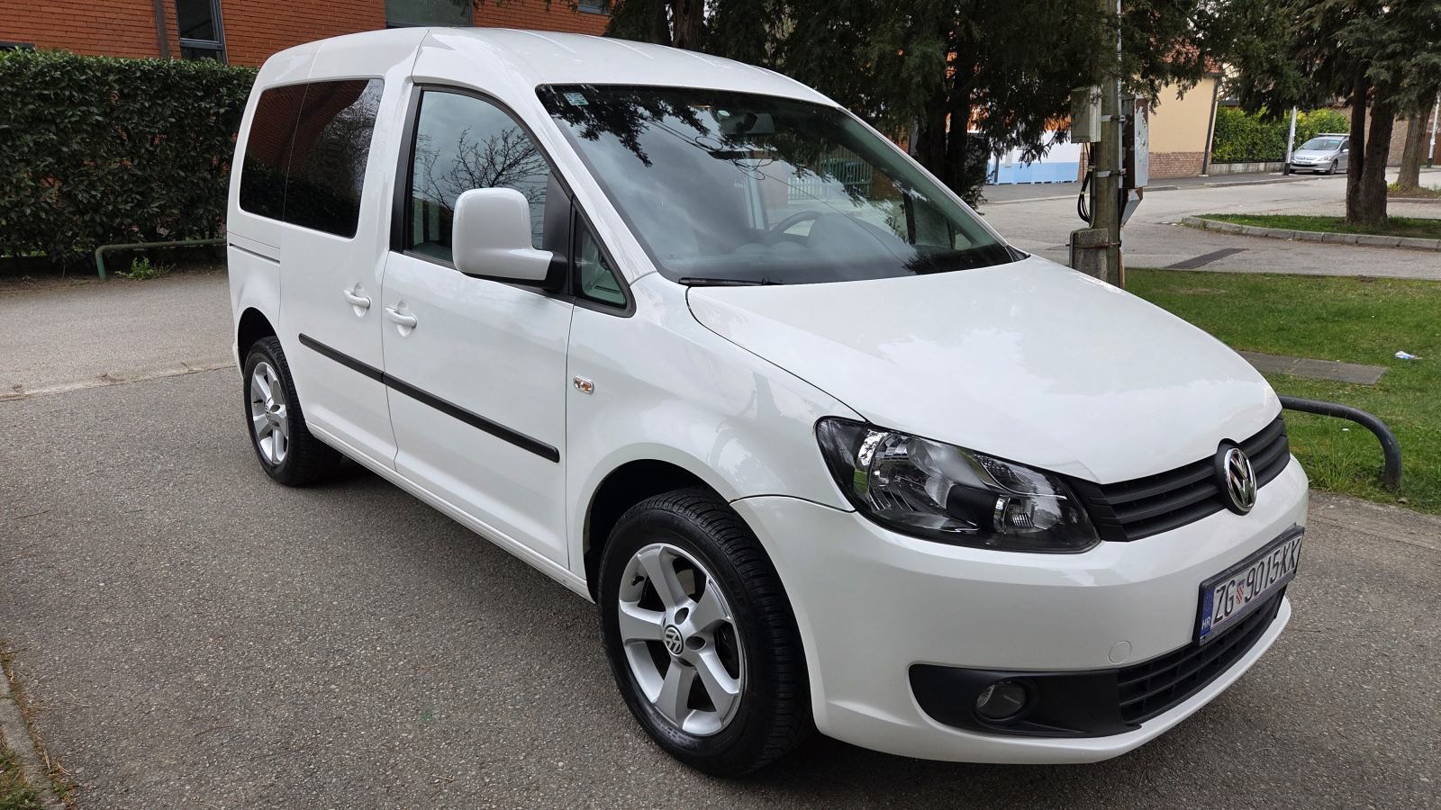 VW Caddy 1.6 TDI 2012.g.Reg.05/27.g.5.sjedala,KLIMA,NAVI,odličan!!!!, fotografija 3