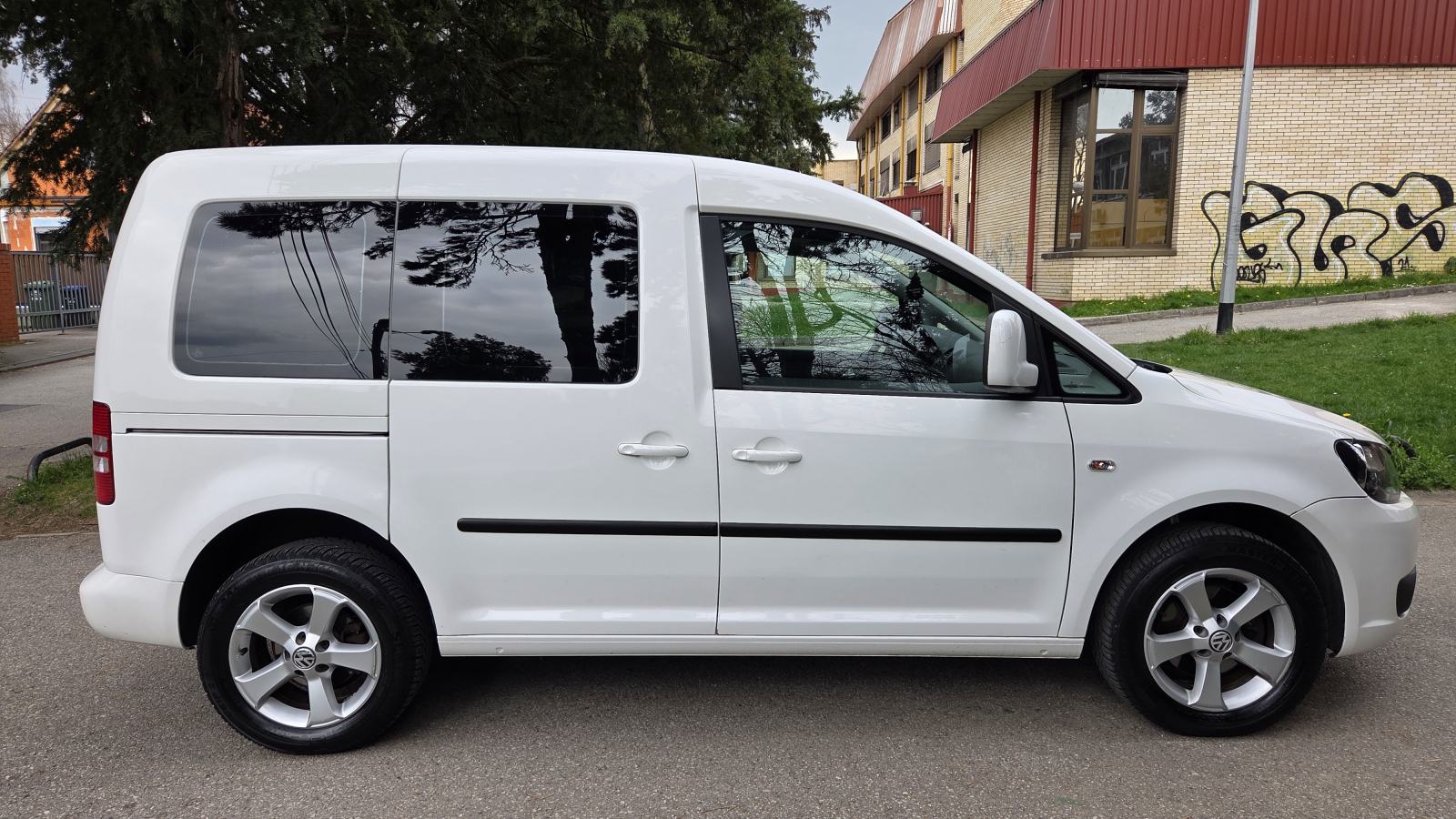 VW Caddy 1.6 TDI 2012.g.Reg.05/27.g.5.sjedala,KLIMA,NAVI,odličan!!!!, fotografija 4
