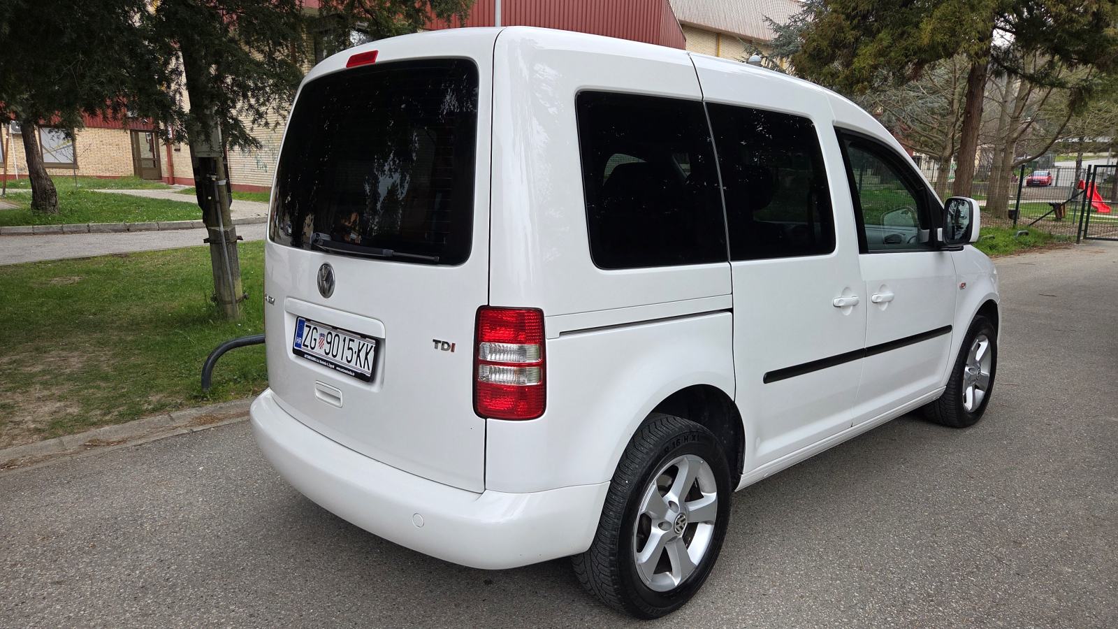 VW Caddy 1.6 TDI 2012.g.Reg.05/27.g.5.sjedala,KLIMA,NAVI,odličan!!!!, fotografija 5