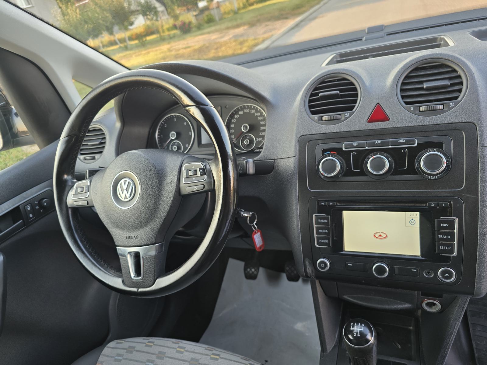 VW Caddy 1,6 TDI-2014gd.md-KLIMA-navigacija,inox pragovi,bč.vrata,KART, fotografija 15