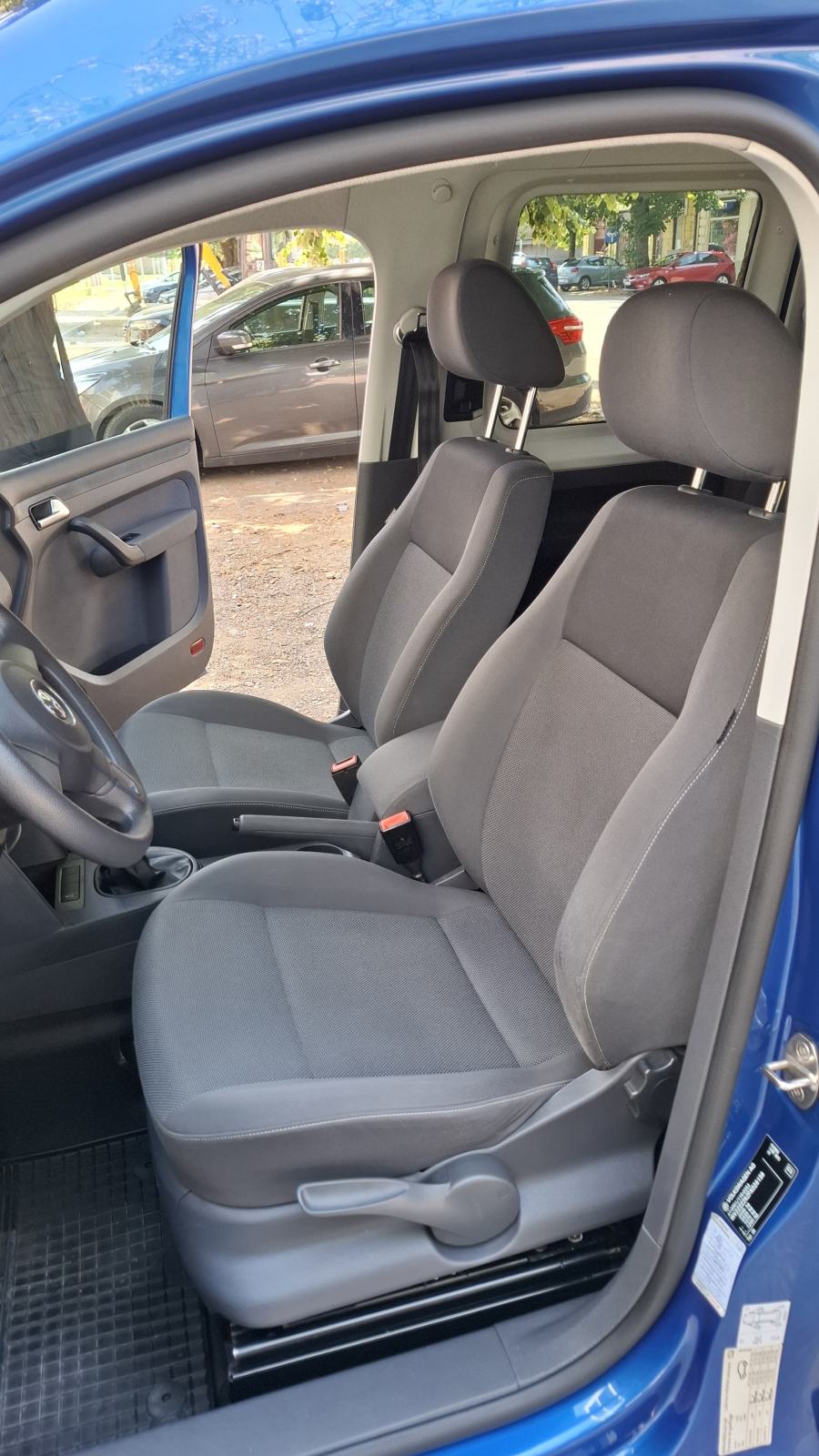 VW Caddy 1,6 TDI; putnički, pet sjedala, klima, kuka, servis. knjižica, fotografija 9