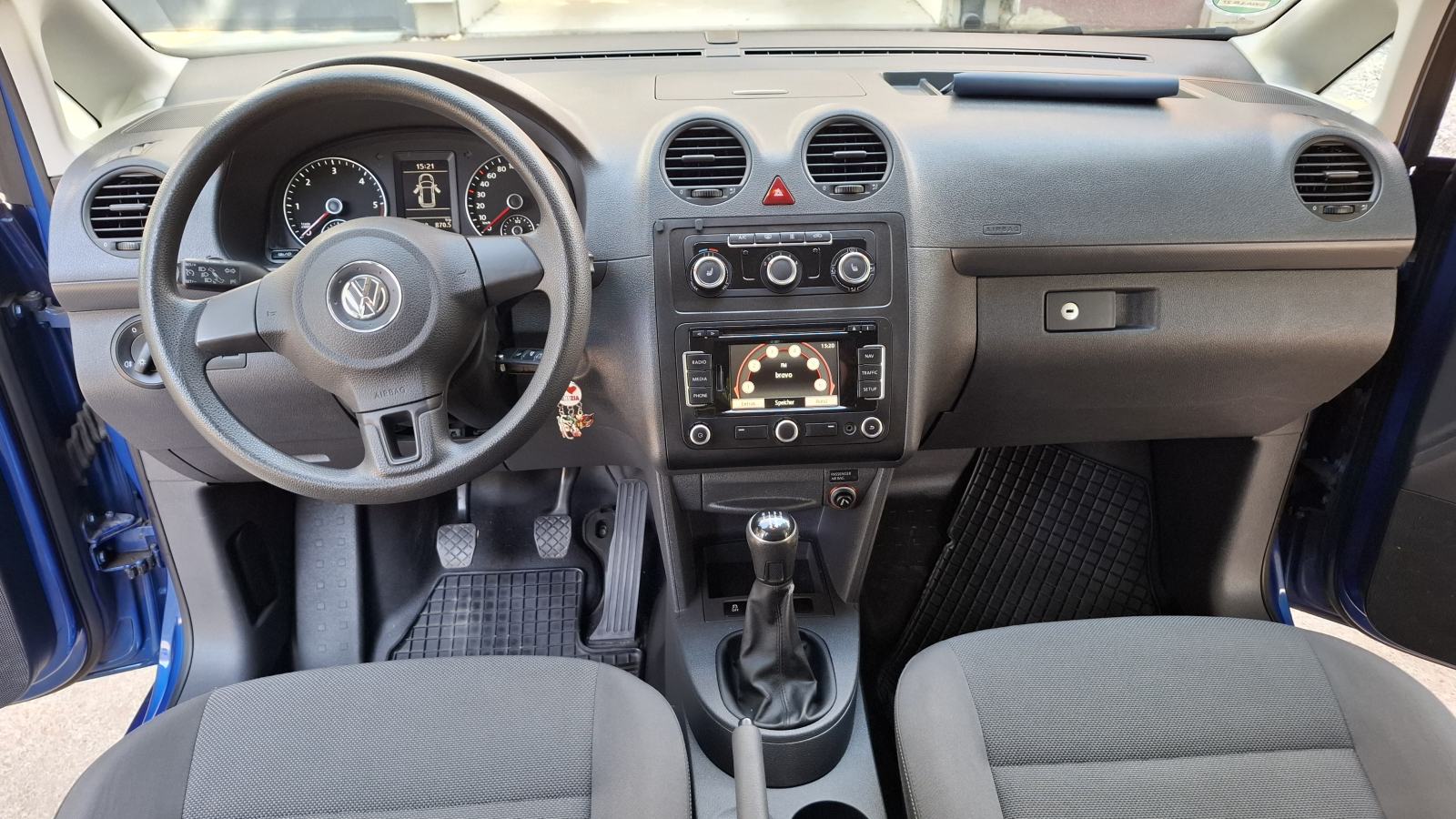 VW Caddy 1,6 TDI; putnički, pet sjedala, klima, kuka, servis. knjižica, fotografija 10