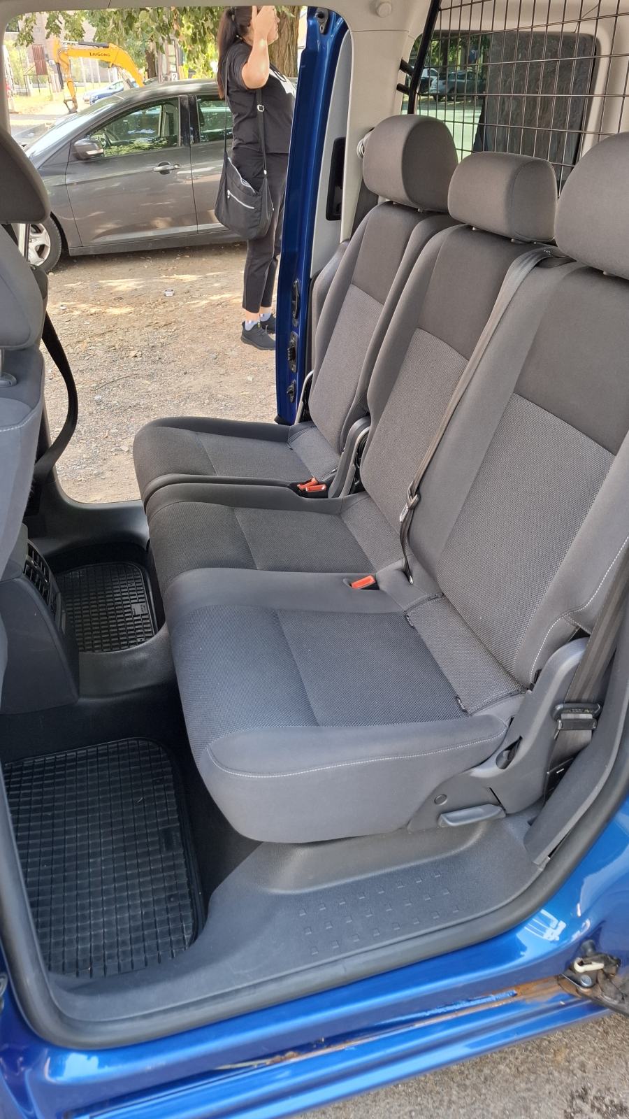 VW Caddy 1,6 TDI; putnički, pet sjedala, klima, kuka, servis. knjižica, fotografija 12