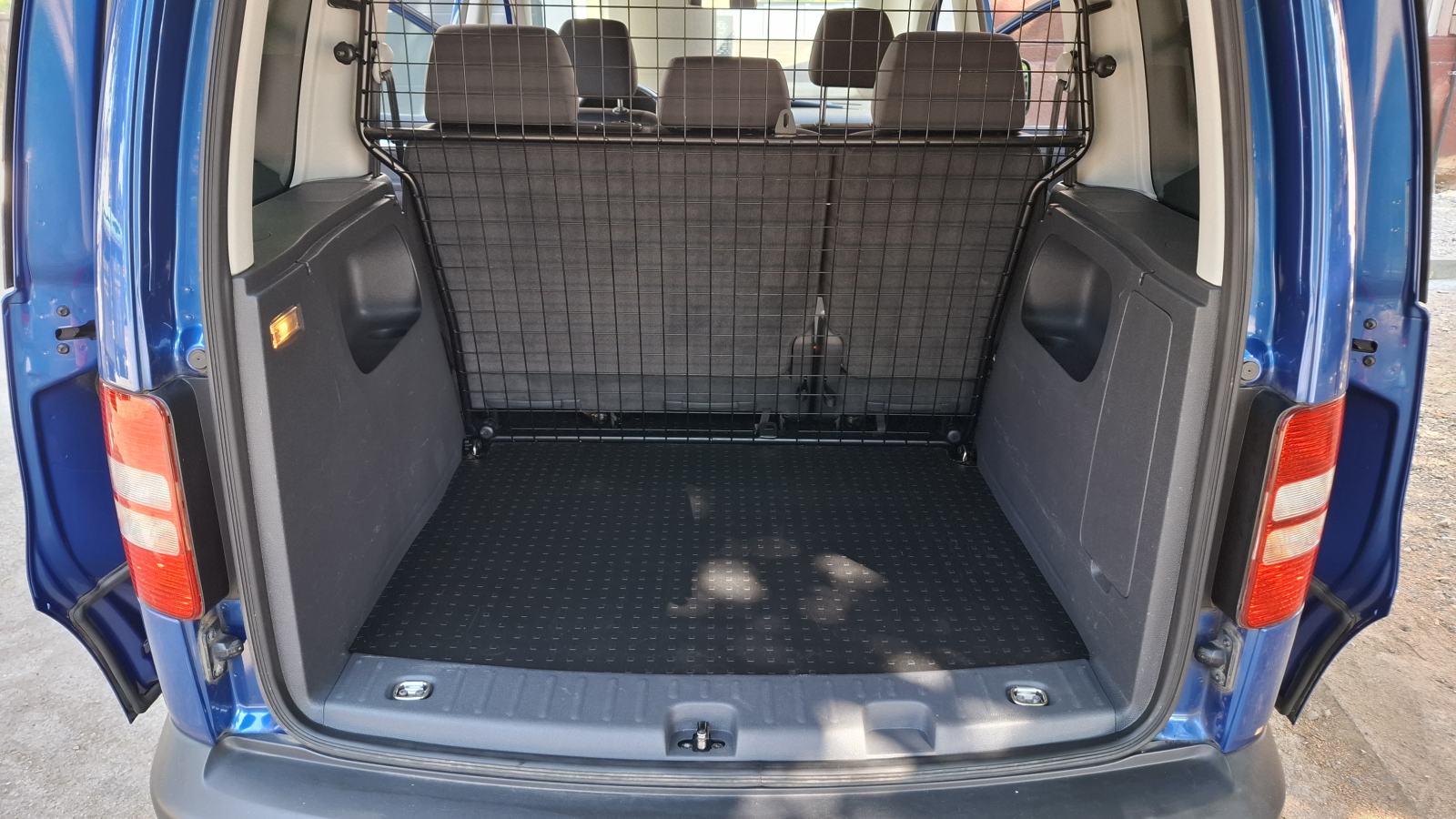 VW Caddy 1,6 TDI; putnički, pet sjedala, klima, kuka, servis. knjižica, fotografija 13