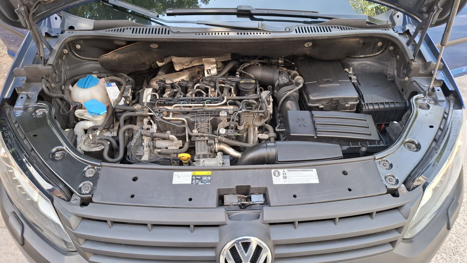VW Caddy 1,6 TDI; putnički, pet sjedala, klima, kuka, servis. knjižica, fotografija 14