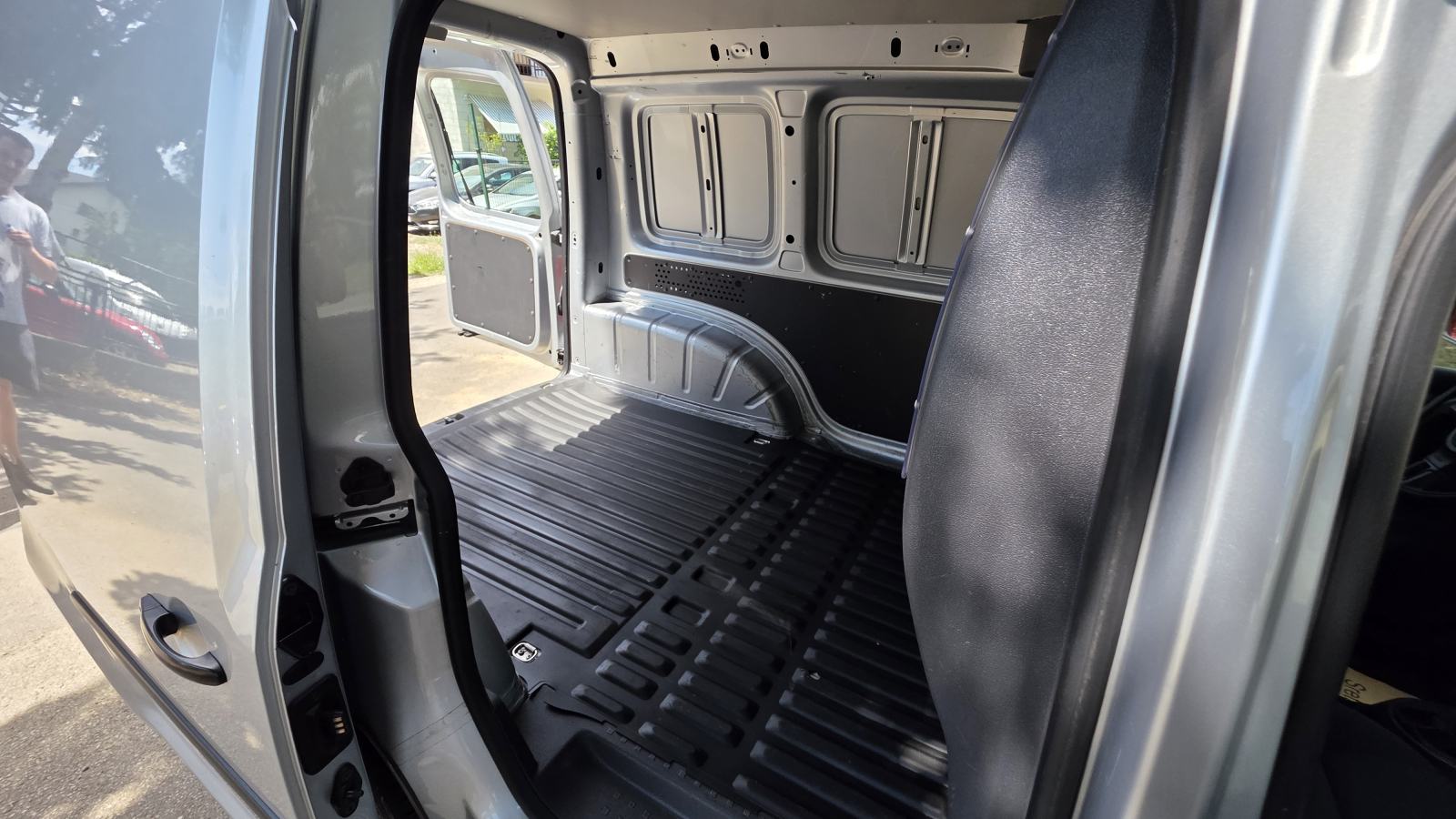 VW Caddy 1,6 TDI, servisna, vel. servis, klima, KAO NOV, fotografija 17