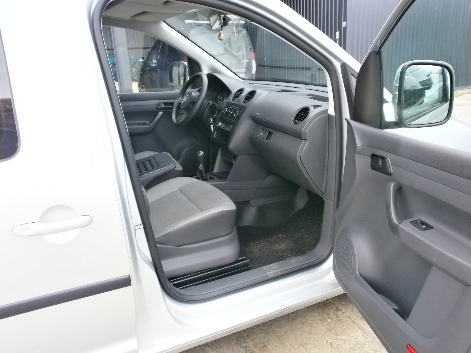 VW Caddy 1,6 TDI moguća zamjena za noviji auto, fotografija 9