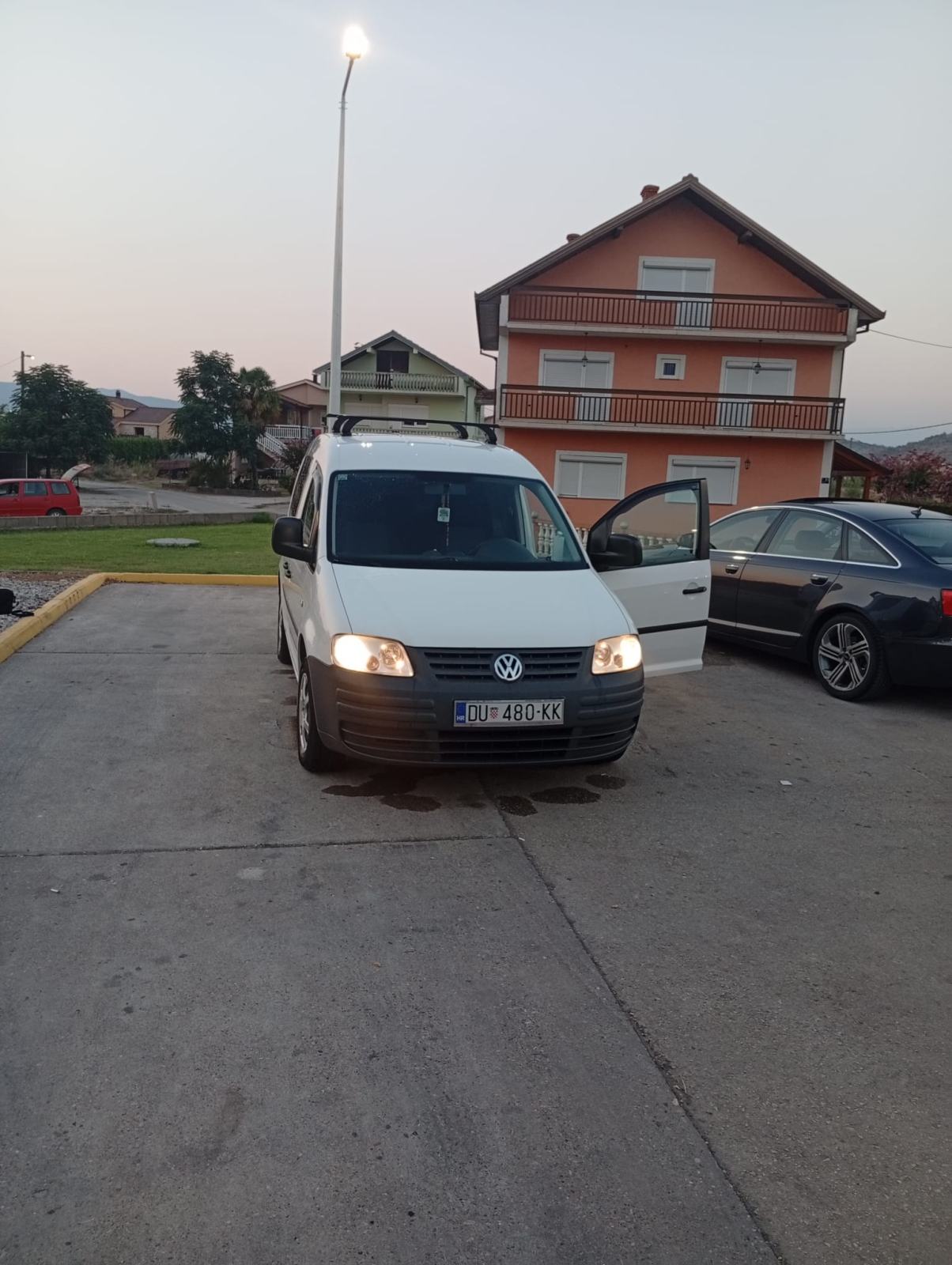 VW Caddy 1,9 TDI, fotografija 3